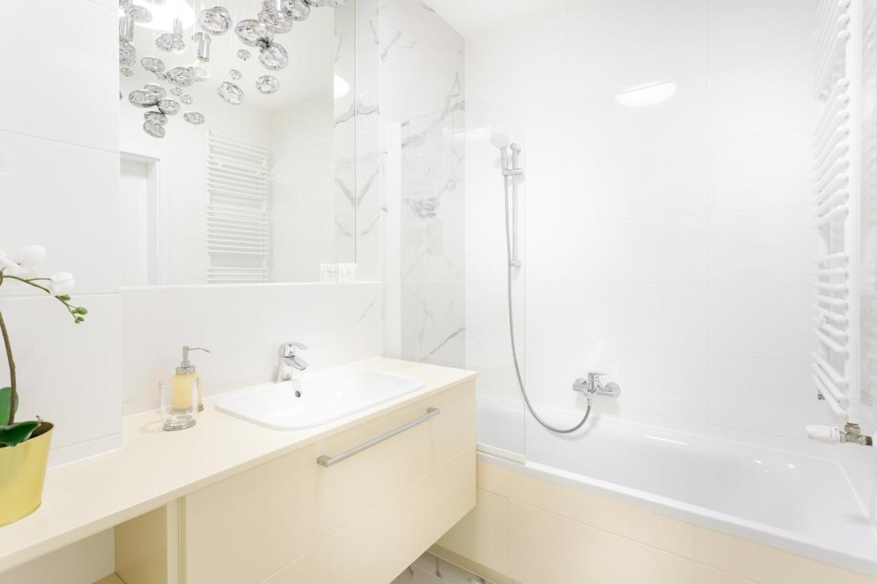 بوزنان H2 Apartment- Gasiorowskich 4 - Parking Podziemny - Self Check In 24H - Mtp Targi - Pkp - Sklep Netto W Budynku المظهر الخارجي الصورة